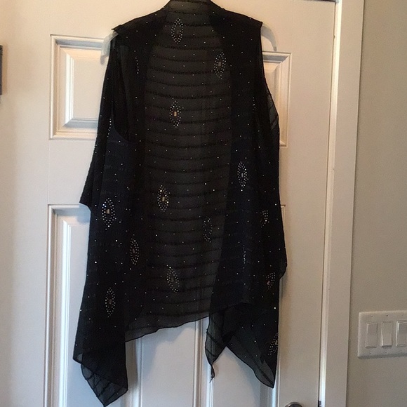 Beautiful sleeveless shawl - Picture 4 of 4